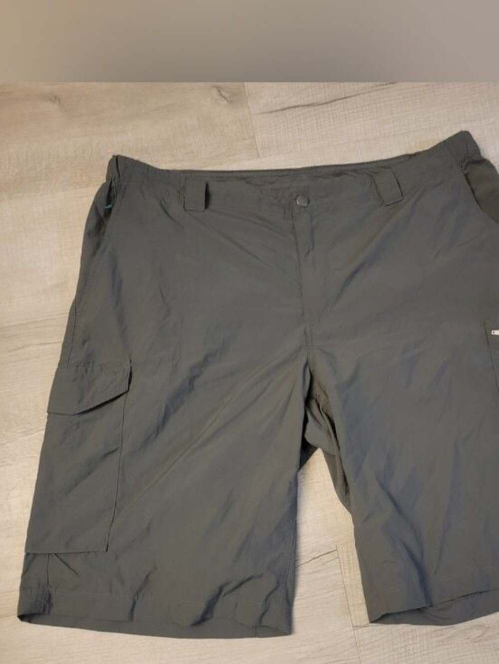 Columbia Men's Dark Gray Cargo Shorts